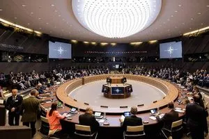 السوداني يسعى لولاية ثانية عبر بوابة الناتو وسط انتقادات داخلية
