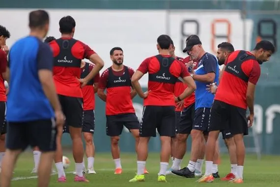 وفد المنتخب الوطني يعود إلى أرض الوطن