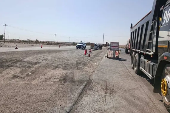 مرور الأنبار تحذر السائقين انتبهوا لأعمال التبليط على طريق هيت الرمادي