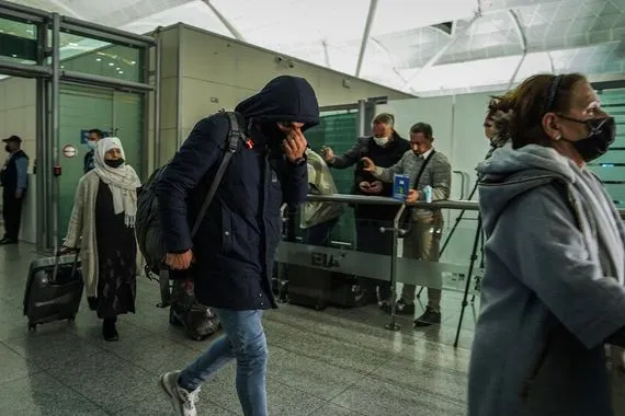 السلطات الليبية تطلق سراح 25 عراقيا كانوا محتجزين بتهم تتعلق بالهجرة غير الشرعية