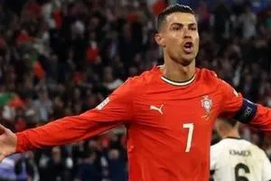 رقم تاريخي جديد رونالدو يعادل كارلوس رويز