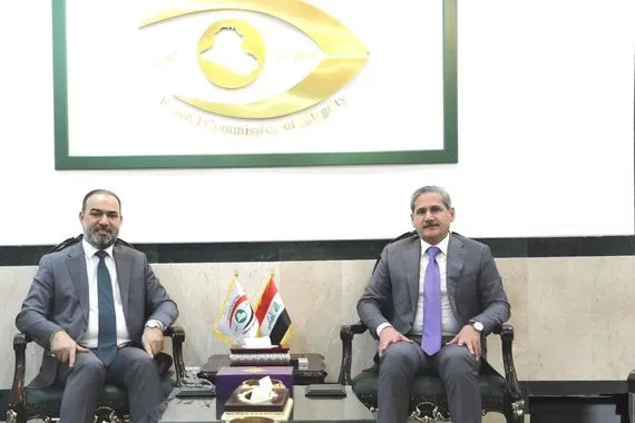 مباحثات بين النزاهة وهيئة الإعلام والاتصالات تحذيرات من التضليل والتسقيط مع قرب الانتخابات