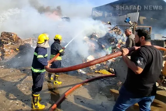 أربيل حريق يلتهم معملاً لصناعة الكراتين صور وفيديو شفق نيوز