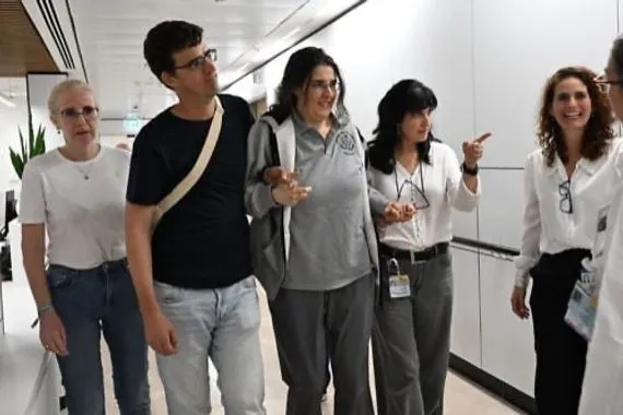 لا تمشي وترتدي شعار سفارة ببغداد أول ظهور علني لتسوركوف بعد تحريرها من الكتائب صورة شفق نيوز