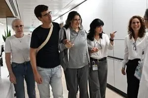 لا تمشي وترتدي شعار سفارة ببغداد أول ظهور علني لتسوركوف بعد تحريرها من الكتائب صورة شفق نيوز