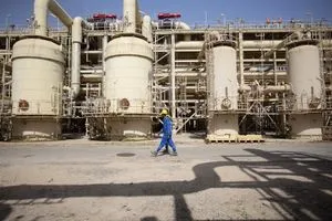 العراق يستهدف تأمين 500 مقمق من الغاز عبر المنصات العائمة