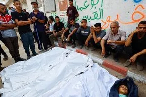 عشرات الشهداء في غزة بغارات ونيران صهيونية