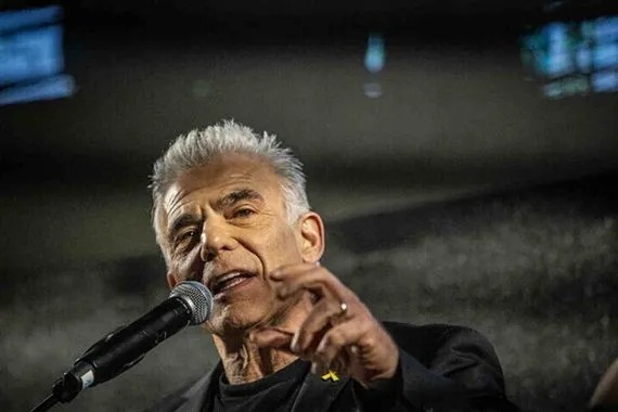 لابيد إسرائيل تنهار وتعيش عزلة دولية