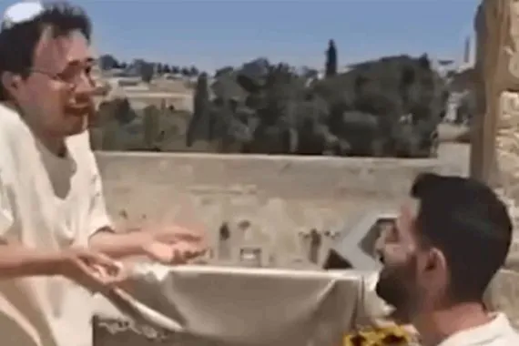 عرض زواج بين موسيقي شهير ويهودي