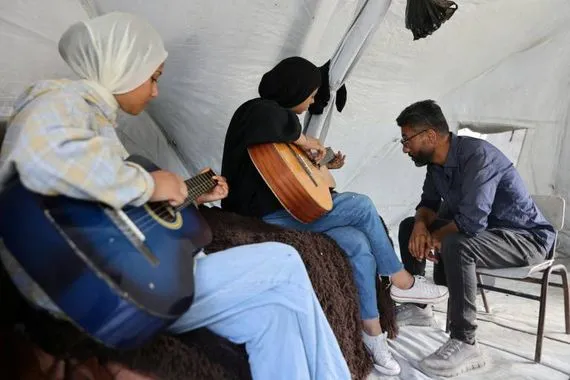 في غزة تعلّم الموسيقى لشفاء النفس في خضمّ الحرب