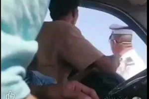 الداخلية تتخذ إجراءات قانونية بحق رجل مرور أخذ رشوة من أحد سائقي العجلات