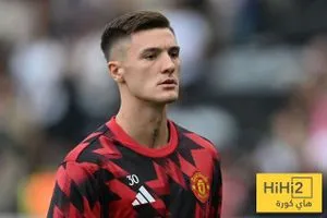 سيسكو يعاني أمام مانشستر سيتي