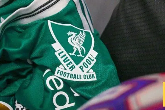 ليفربول بالقميص الاحتياطي أمام بيرنلي