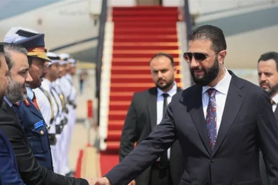 للمشاركة في القمة الطارئة الشرع يصل قطر