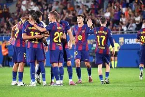 انتقادات تطال ملعب برشلونة اللاعبون غادروا دون استحمام