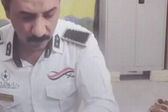 رجل مرور عراقي يعثر على حقيبة مليئة بالمصوغات الذهبية ويسعى لإعادتها لأصحابها