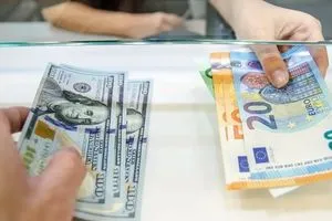 اليورو يسجل أعلى مستوى منذ 4 سنوات مقابل الدولار شفق نيوز