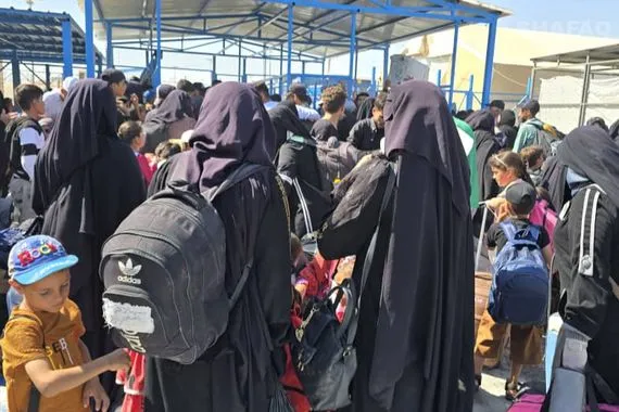 فرنسا تستعيد نساءً وأطفالاً من عائلات داعش شمال سوريا شفق نيوز