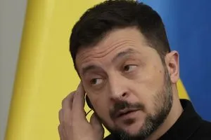 زيلينسكي مستعد لوقف إطلاق النار مع روسيا شفق نيوز