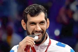 عراقي بارالمبي يفوز بذهبية بطولة العالم للمبارزة شفق نيوز