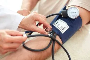 التوقيت والطريقة الصحيحة نصائح مهمة لقياس ضغط الدم في المنزل