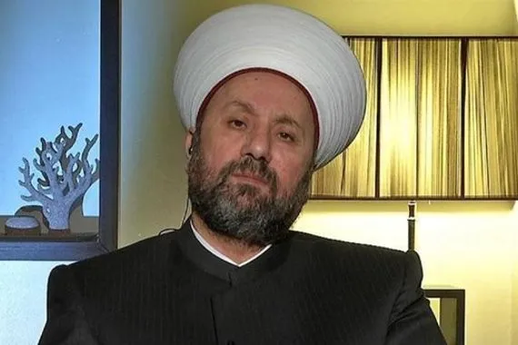 استقبال العار الحكومة تفرش السجاد الأحمر لمفتي الدم