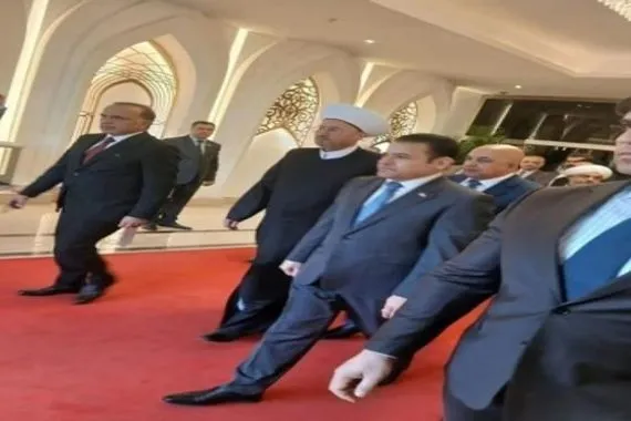 سياسي ينتقد خطوات الحكومة أمس صافحت الجولاني واليوم أعادت الرفاعي