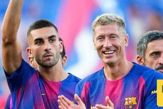 برشلونة لا يمتلك الوقت للبحث عن بديل ليفاندوفسكي