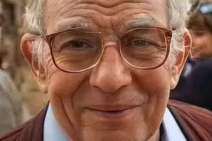 تطارده شائعة الموت منذ 30 عاما قرار مفاجئ من أسرة فنان مصري