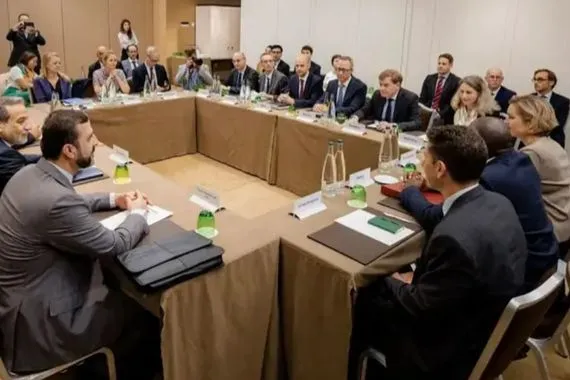 الترويكا الأوروبية تعلن عزمها إحياء المفاوضات النووية مع إيران