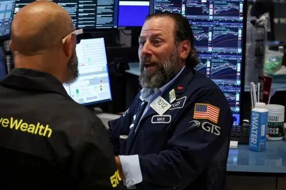 وول ستريت تفتح على ارتفاع طفيف وسط إقبال على الشراء