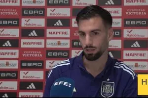 أليكس باينا بيدري هو الأفضل في مركزه وكان يستحق الكرة الذهبية