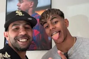 والد لامين يامال متهم بتقديم مطالب غريبة لبرشلونة