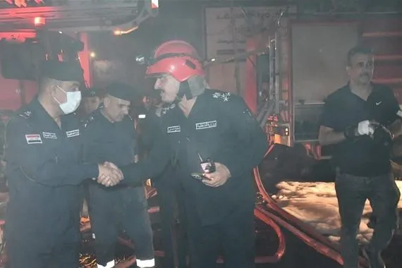 إخماد حريق في مخزن للأثاث وسط بغداد