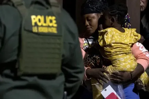 واشنطن ترحل دفعة جديدة من 14 مهاجراً إلى غانا شفق نيوز