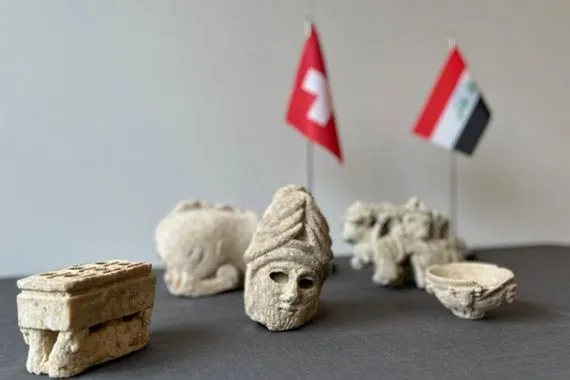 السفارة العراقية في سويسرا تتسلم مجموعة ثمينة من القطع الأثرية