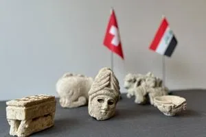 السفارة العراقية في سويسرا تتسلم مجموعة ثمينة من القطع الأثرية
