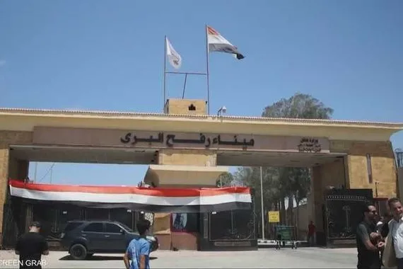 إسرائيل تمنح حماس مهلة لإعادة الجثث وتلوح بالمساعدات
