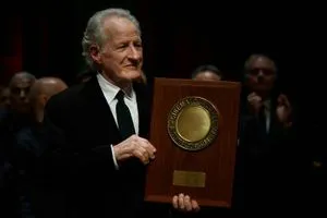 المخرج مايكل مان يحصل على جائزة لوميير للأفلام