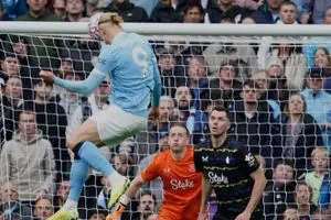 مانشستر سيتي يتصدر الدوري الإنجليزي مؤقتاً بثنائية هالاند في إيفرتون شفق نيوز