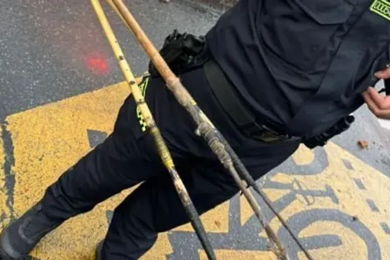 هجوم بـ القوس والسهم على السفارة الأميركية يصيب 4 من عناصر الأمن شفق نيوز