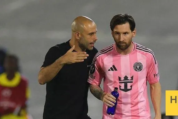 ماسكيرانو ميسي أفضل لاعب في العالم