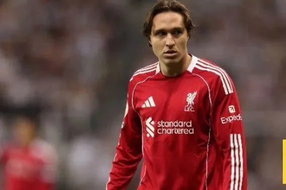 كييزا يشارك في مباراة مانشستر يونايتد