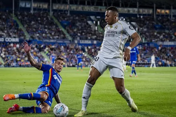 لاعب ريال مدريد السابق رويستون درينثي يتعرض لجلطة دماغية وكالة بغداد اليوم الاخبارية