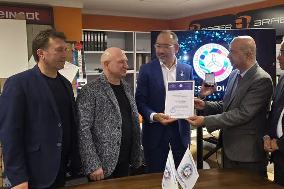 المنتدى الدولي يكرم الشاعر علي الشلاه بوسام بركس الثقافي وكالة الانباء العراقية واع