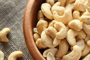 دراسة تناول الكاجو يومياً يعزز صحة المراهقين المصابين بالسمنة