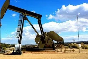 النفط يواصل الصعود بدعم من تفاؤل تجاري بين أمريكا والصين