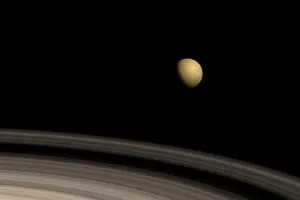علماء يكشفون عن تفاعل كيميائي غير متوقع على قمر زحل