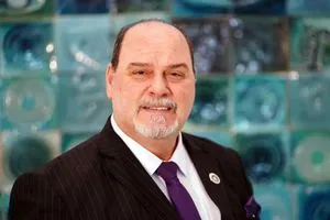 مطالبات نيابية بسحب يد نقيب الفنانين العراقيين