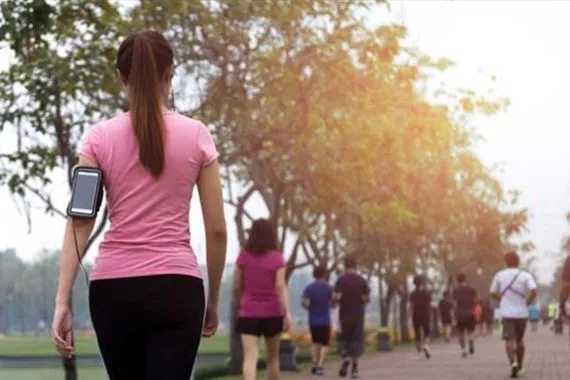 دراسة المشي مرتين أسبوعيا يقلل خطر النوبات القلبية لدى النساء